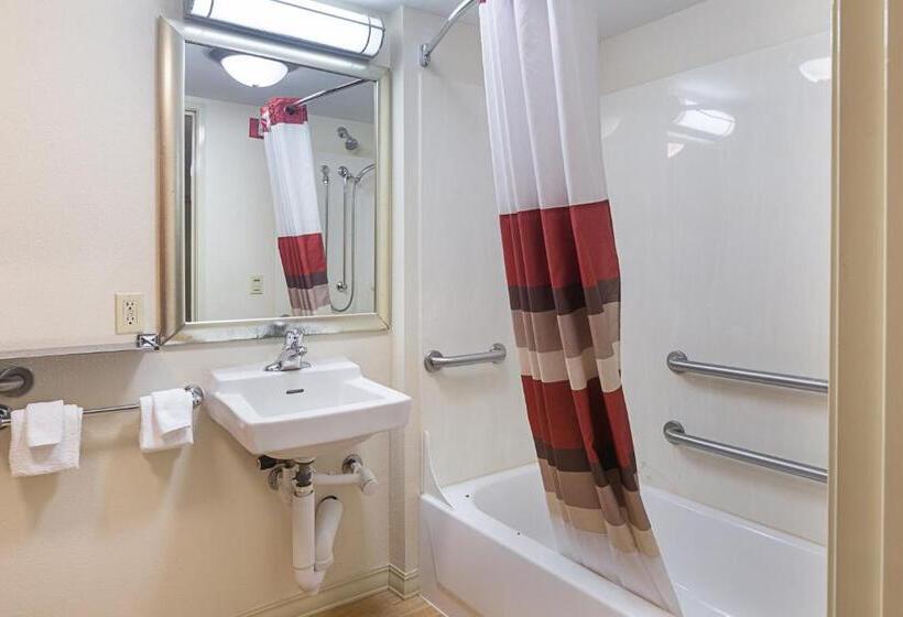 身障者適用スーペリアールーム, Red Roof Inn Detroit  Farmington Hills