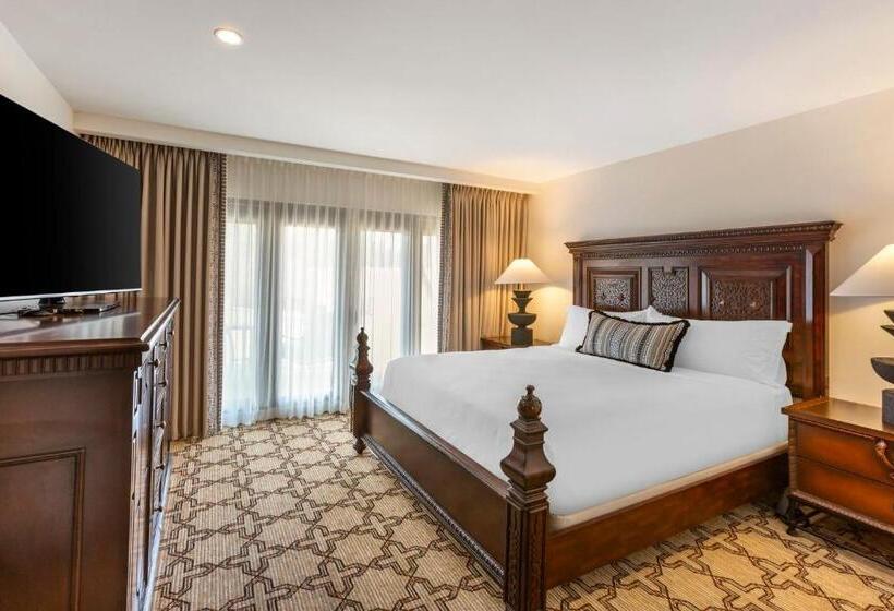 מיטת קינג בסוויטה, Omni Scottsdale Resort & Spa At Montelucia