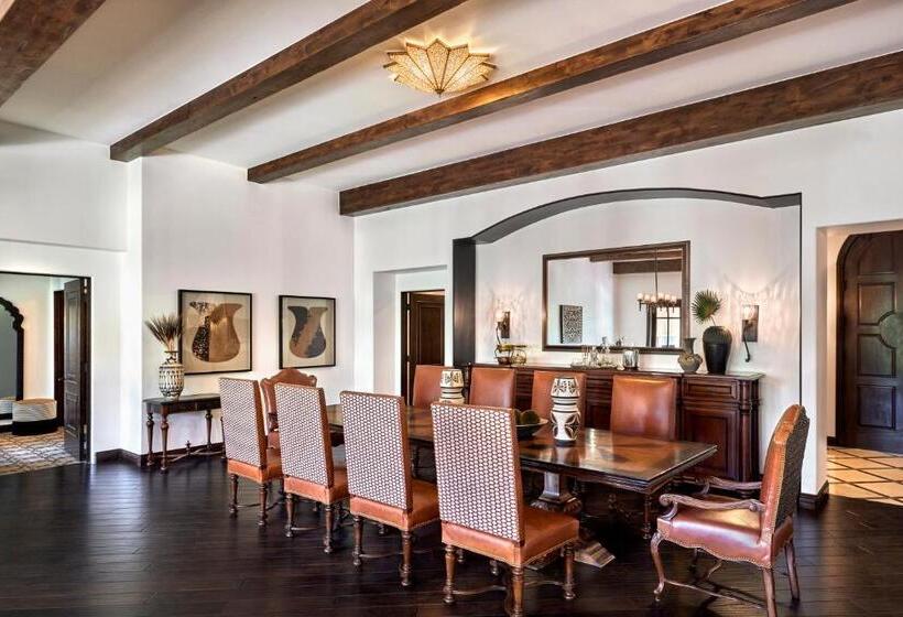 מיטת קינג בסוויטה, Omni Scottsdale Resort & Spa At Montelucia