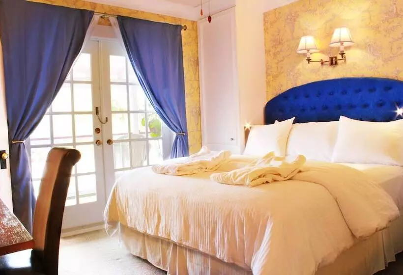 デラックスルーム, The Riverview Hotel   New Smyrna Beach