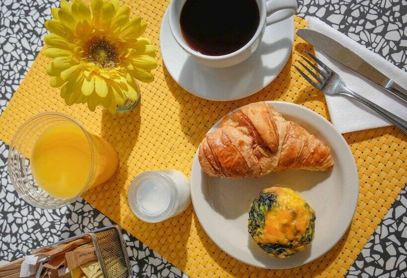 Pokój Standard 2 Łóżka Małżeńskie, Avalon