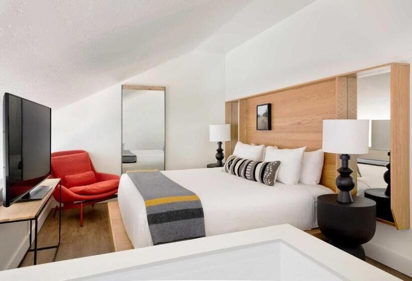 Полулюкс Повышенной Комфортности, Gravity Haus Jackson Hole