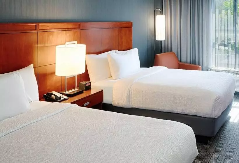 ２ダブルベッドのスタンダードルーム, Courtyard By Marriott Springfield Downtown