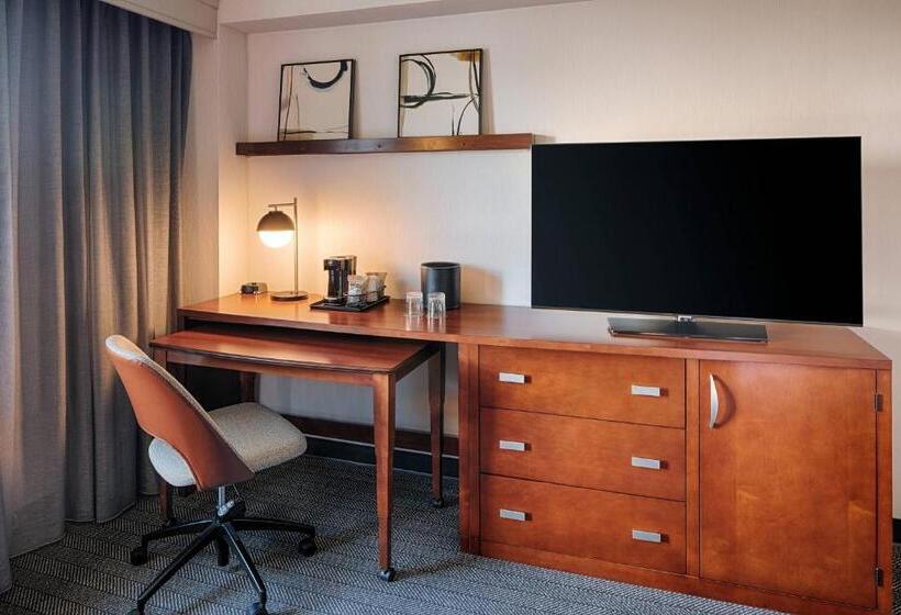 Стандартный Номер Кровать Кинг, Courtyard By Marriott Springfield Downtown