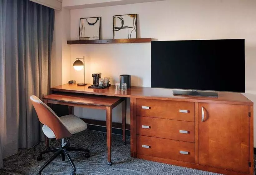 キングサイズベッドのスタンダードルーム, Courtyard By Marriott Springfield Downtown