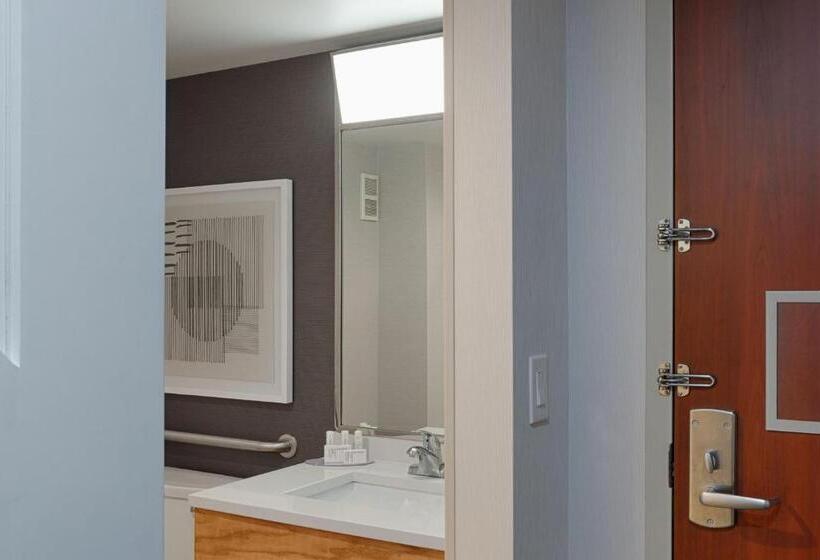 2 Szobás Suite, Courtyard By Marriott Springfield Downtown