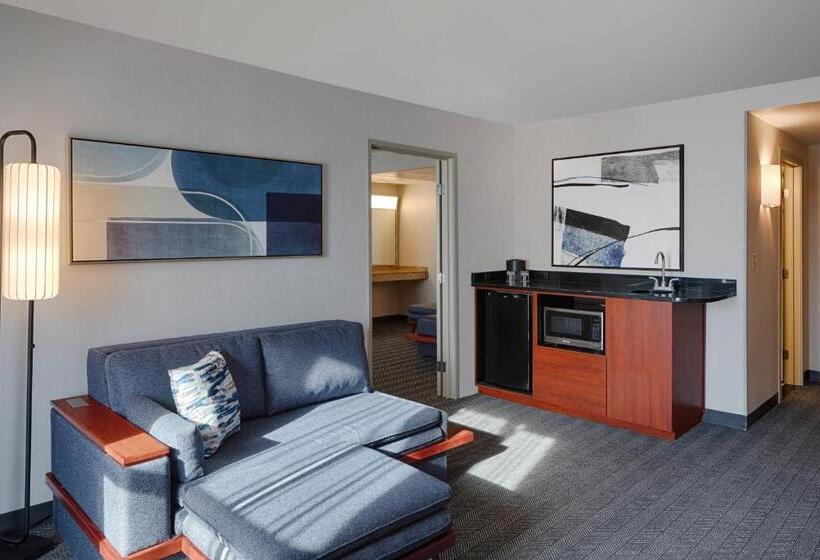 2 Szobás Suite, Courtyard By Marriott Springfield Downtown