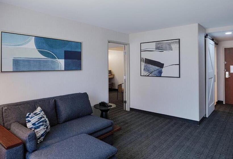 2 Szobás Suite, Courtyard By Marriott Springfield Downtown