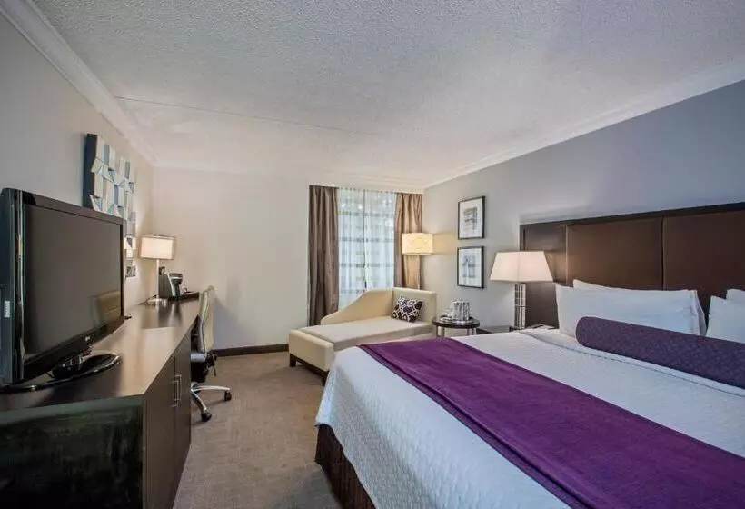 キングサイズベッドのスタンダードルーム, Crowne Plaza Suffern Mahwah, An Ihg