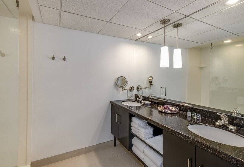 프리미엄 룸, Crowne Plaza Suffern Mahwah, An Ihg