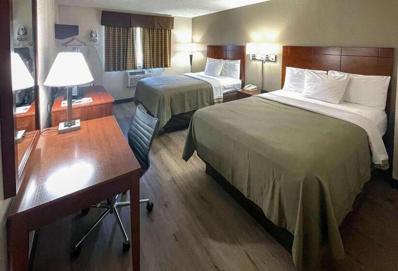 חדר סטנדרט שתי מיטות זוגיות, Econo Lodge Cartersvilleemerson Lake Point