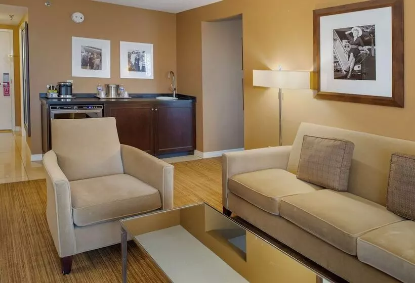 سوییت لوکس, Hilton St. Louis Airport