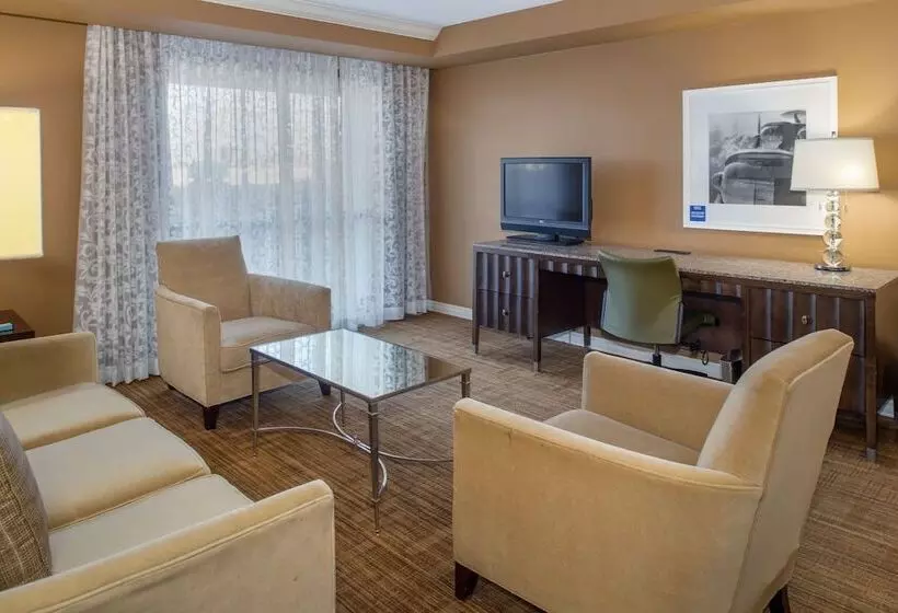 سوییت لوکس, Hilton St. Louis Airport