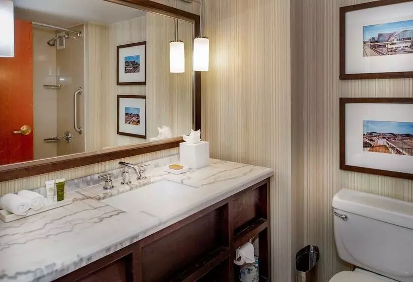 اتاق استاندارد با 2 تخت دوبل, Hilton St. Louis Airport