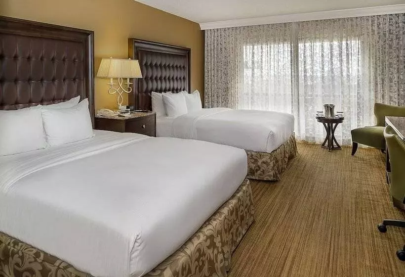 اتاق استاندارد با 2 تخت دوبل, Hilton St. Louis Airport