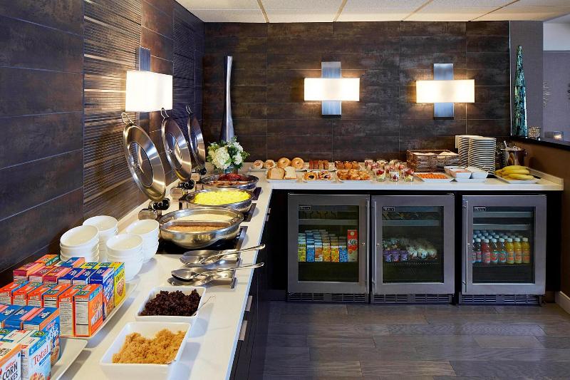 带大床的俱乐部房间, Renaissance Atlanta Waverly Hotel & Convention Center