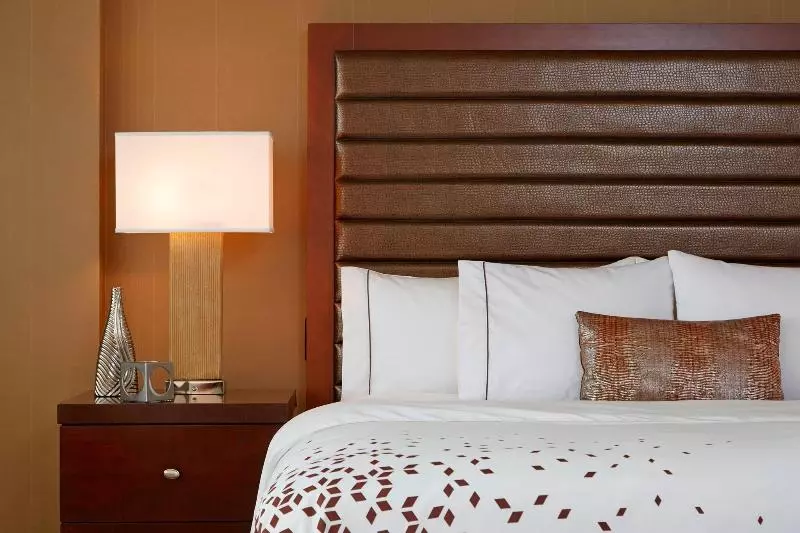 اتاق استاندارد با تخت بزرگ, Renaissance St. Louis Airport