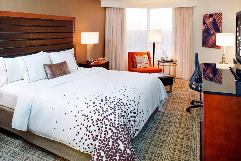 اتاق استاندارد با تخت بزرگ, Renaissance St. Louis Airport