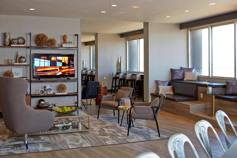 클럽 룸 킹침대, Renaissance St. Louis Airport