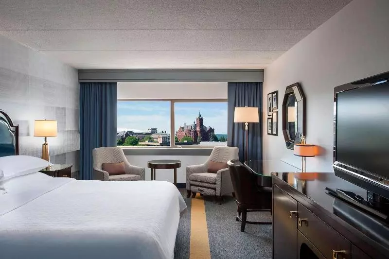 اتاق استاندارد با تخت بزرگ, Sheraton Syracuse University & Conference Center