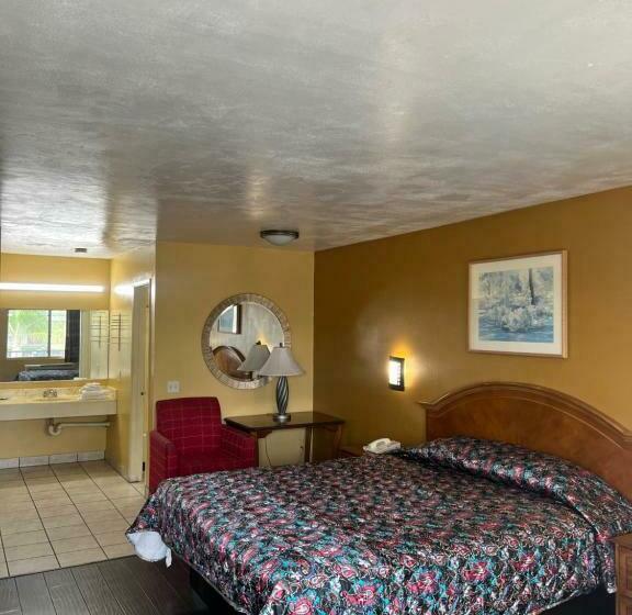 带大床的套房, Sunpark Inn & Suites