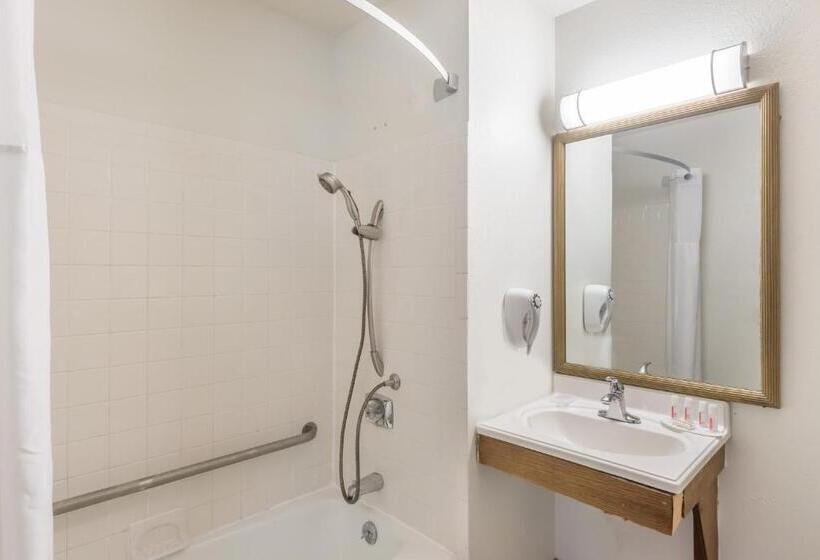 חדר סטנדרט עם מיטת קינג, Super 8 By Wyndham Hartford