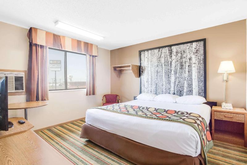 Люкс, Super 8 By Wyndham Mitchell