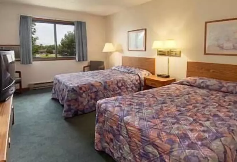 اتاق استاندارد با 2 تخت دوبل, Baymont By Wyndham Oshkosh Airport