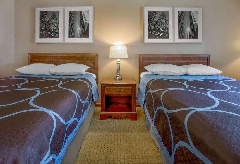 غرفه قياسيه سريرين مزدوجين, Baymont By Wyndham Oshkosh Airport