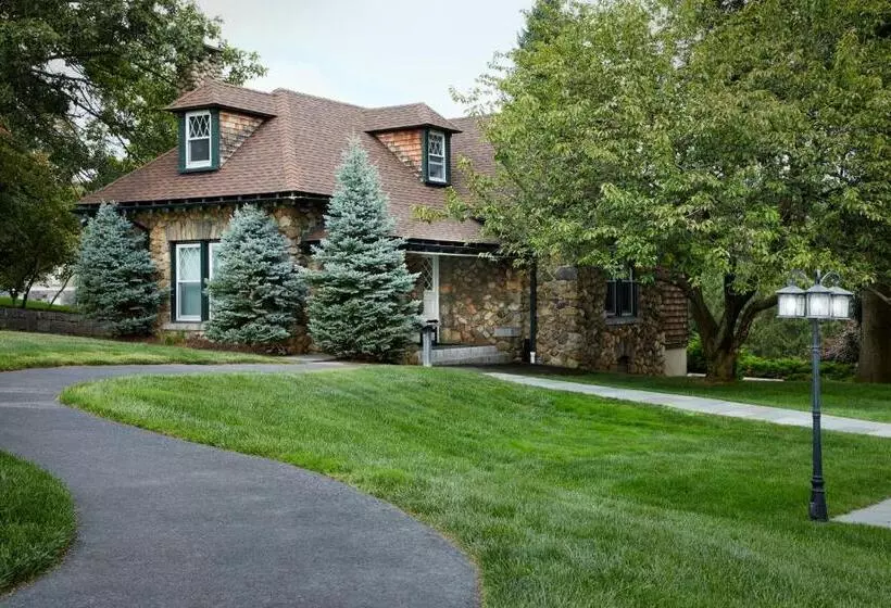 スタンダードルーム, Tarrytown House Estate On The Hudson