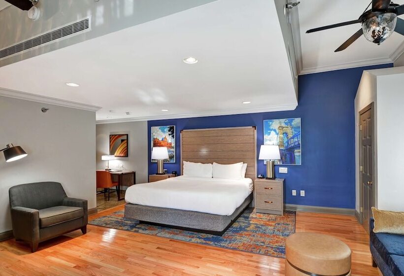 חדר פרמיום, The Cincinnatian Hotel Curio Collection By Hilton