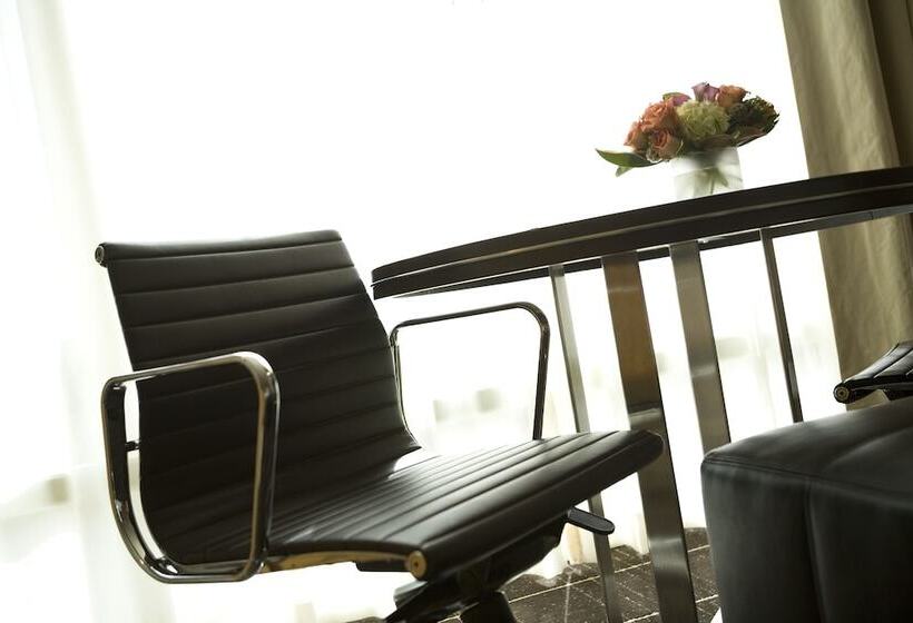 带2个双人床的标准工作室, The Colonnade