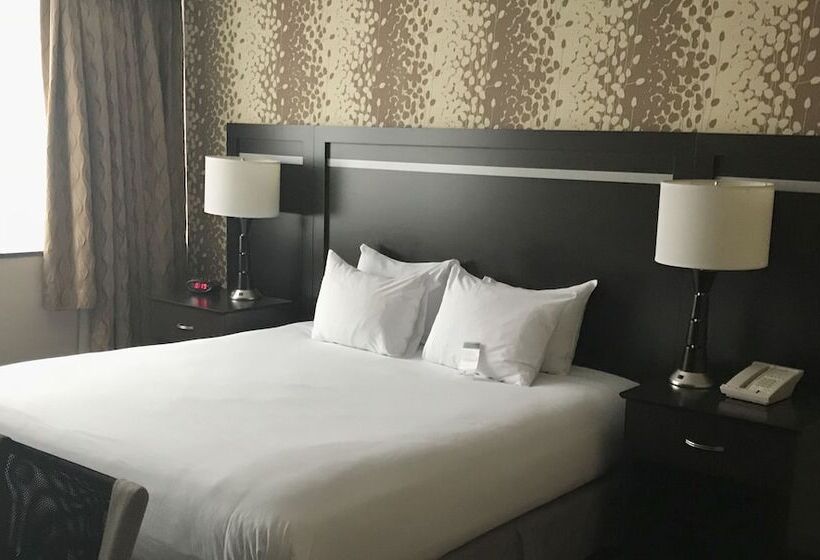Люкс, The Strathallan Rochester Hotel & Spa   Doubletree By Hilton