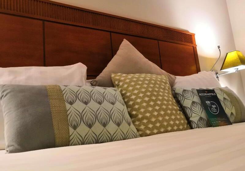 Люкс, The Strathallan Rochester Hotel & Spa   Doubletree By Hilton