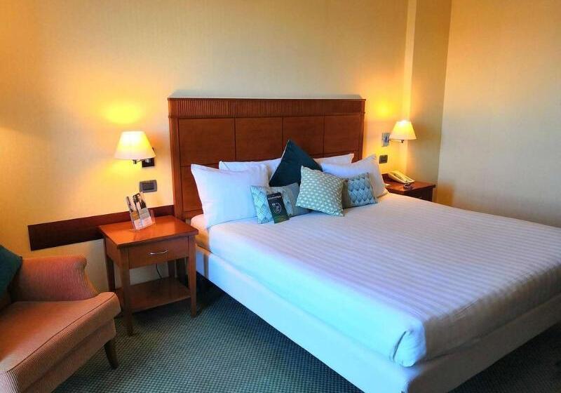 Люкс, The Strathallan Rochester Hotel & Spa   Doubletree By Hilton