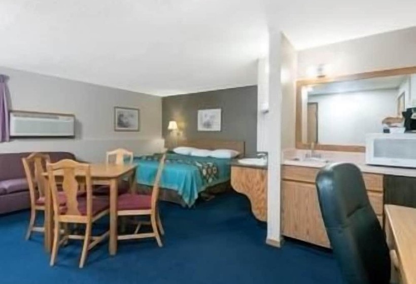 جناح, Super 8 By Wyndham Milbank Sd