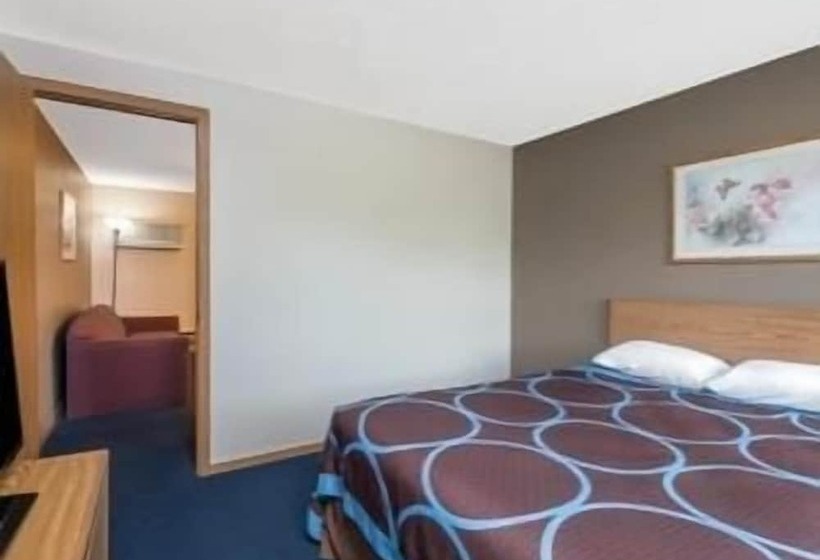 جناح, Super 8 By Wyndham Milbank Sd