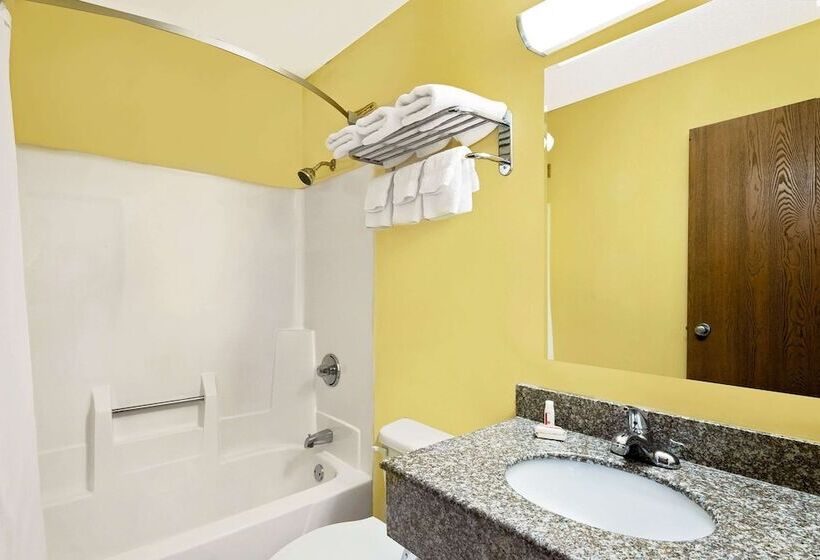 Номер Стандарт 2 Двуспальные Кровати, Super 8 By Wyndham Muncie/ball St. College Area