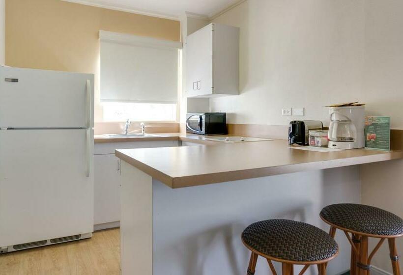 جناح, Oasis Hotel Waikiki