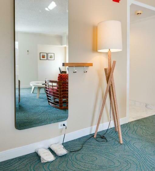 جناح, Oasis Hotel Waikiki