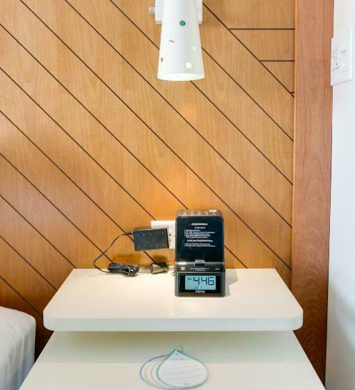 جناح, Oasis Hotel Waikiki