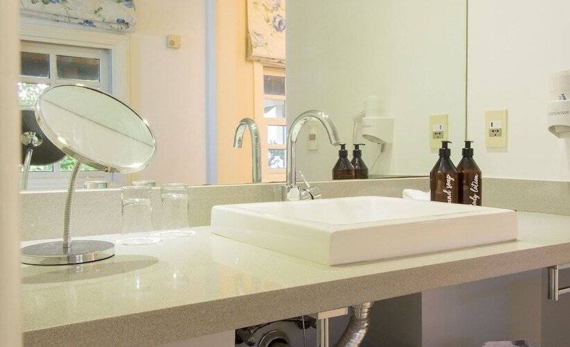 اتاق لوکس, L Auberge