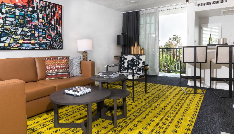 سوییت سوپریور, Montrose At Beverly Hills