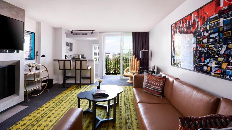 Люкс Superior, Montrose At Beverly Hills