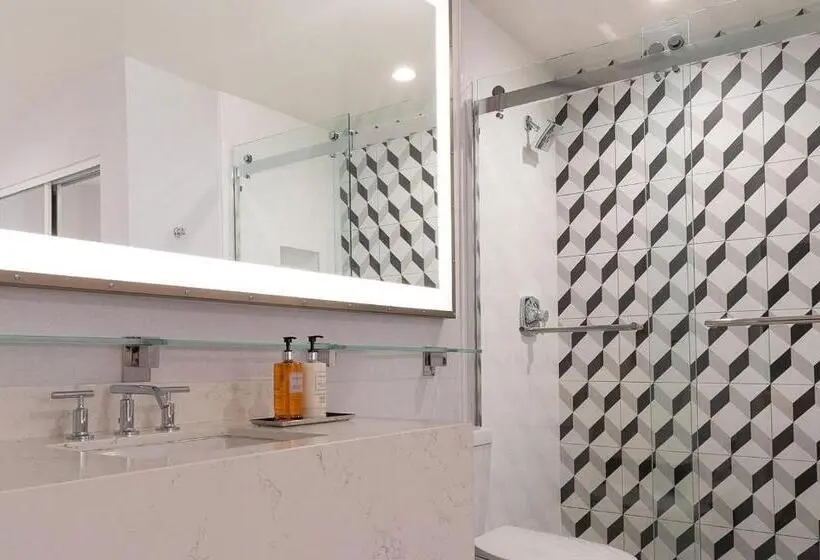 Люкс Кровать Квин, Montrose At Beverly Hills