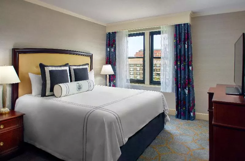 سوئیت کلاسیک, Omni Shoreham