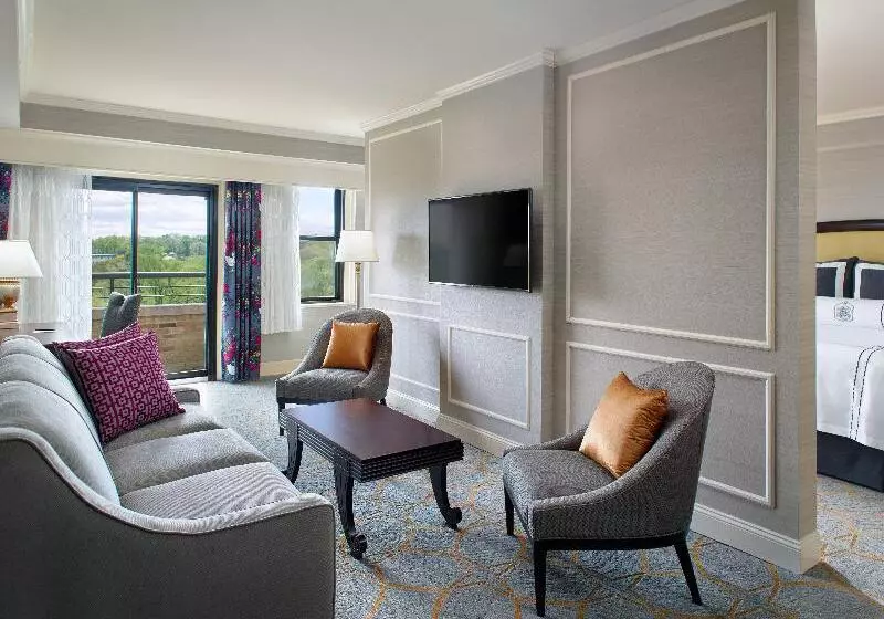 سوئیت کلاسیک, Omni Shoreham