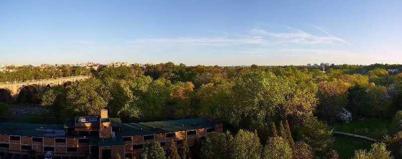 سوئیت کلاسیک, Omni Shoreham
