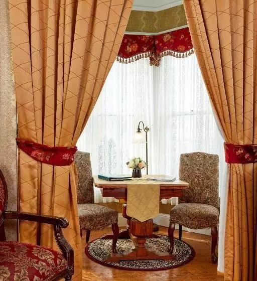 スーペリアールーム, Queen Anne