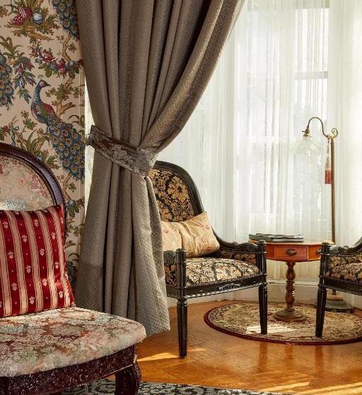 Superior-huone, Queen Anne
